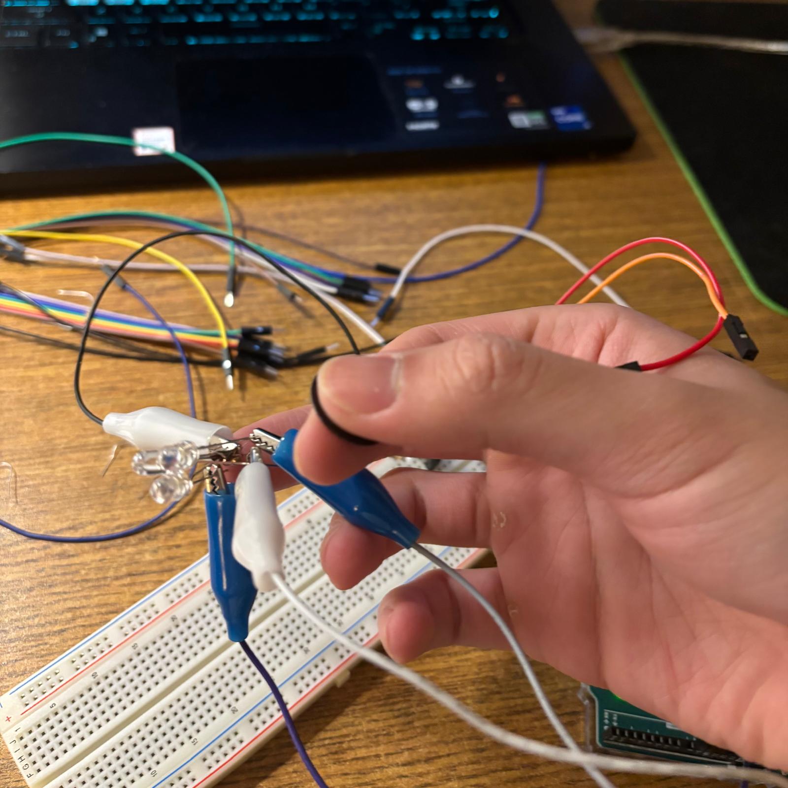 the LED won't light up when the only use 1 wire for the ground